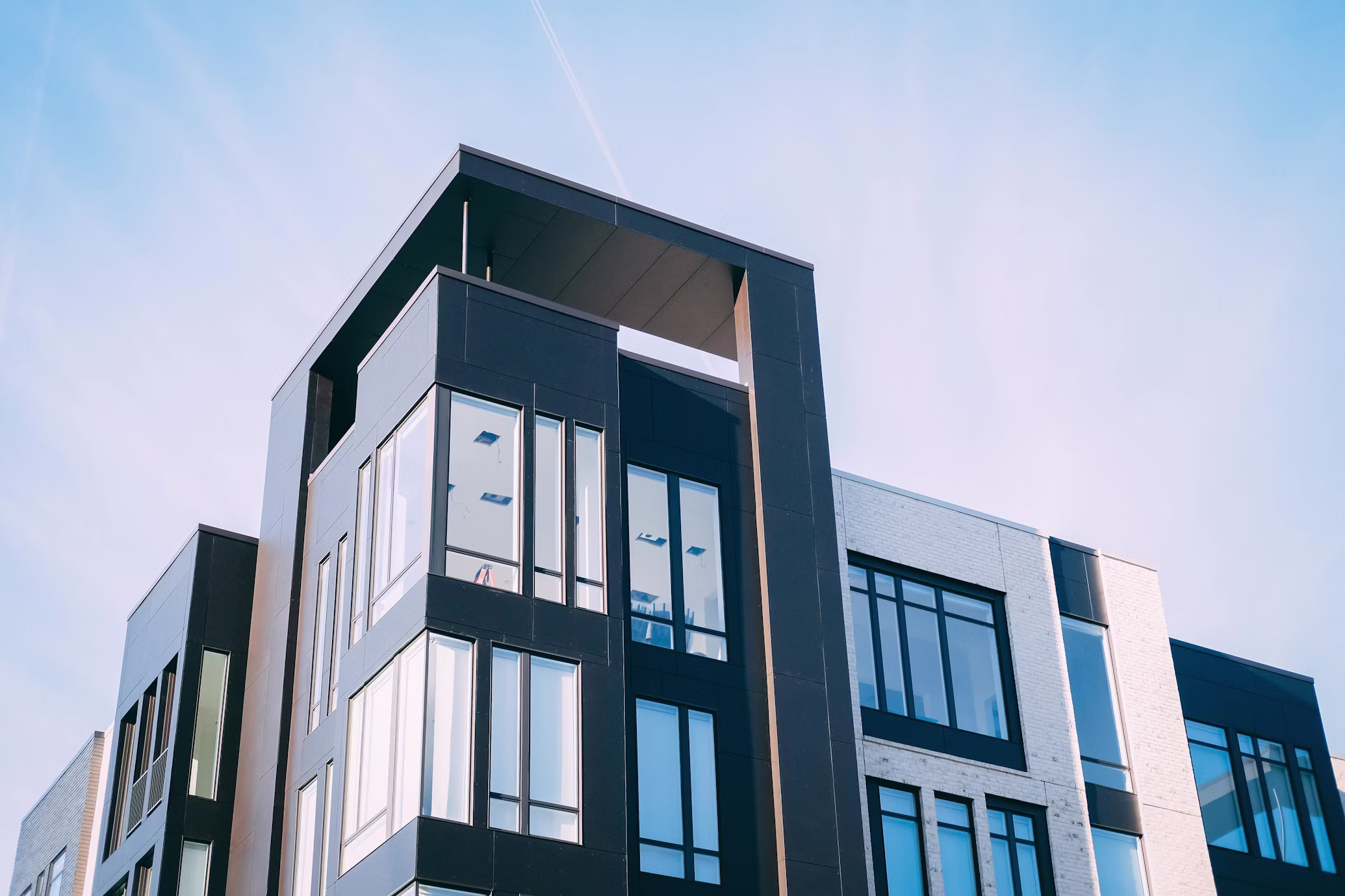 immeuble résidentiel moderne vu du sol