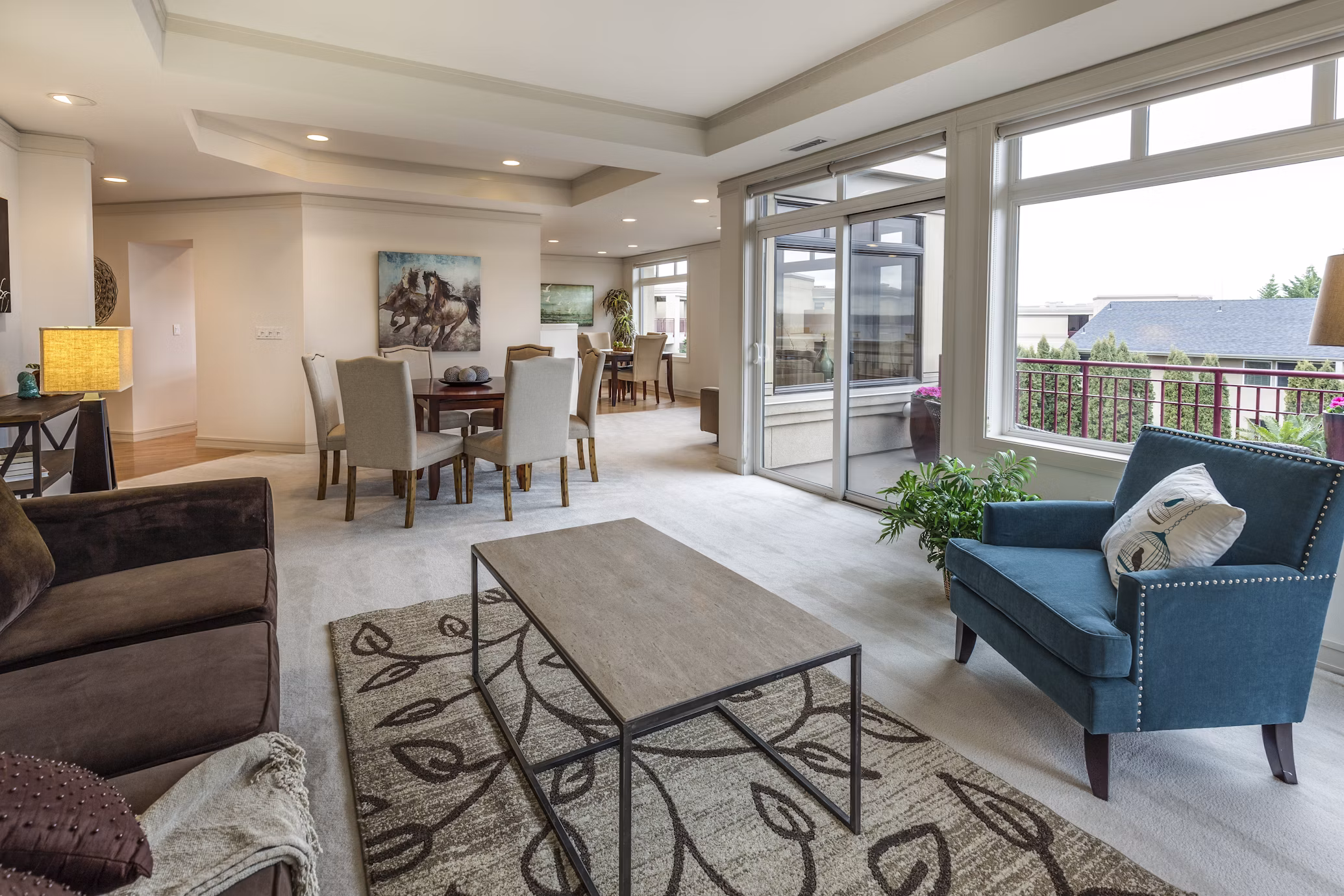 salon lumineux et chaleureux, symbole de sérénité