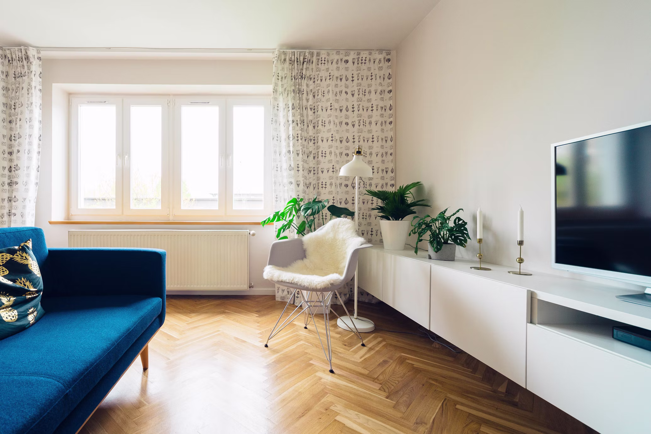 salon lumineux d'un appartement recherché par un acquéreur